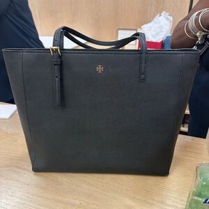 NWT Tory Burch zip top crossbody tote
